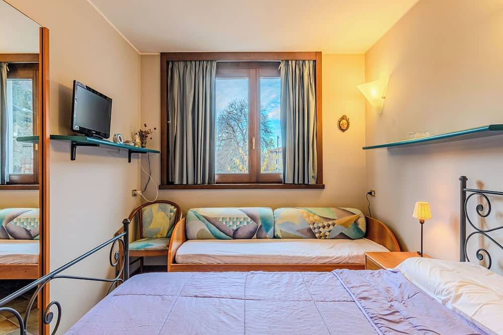 Entire apartment, Nice apartment for 5 people with Wifi, Tv, patio and panoramic view in Ponte di Legno (Town), Ponte di Legno