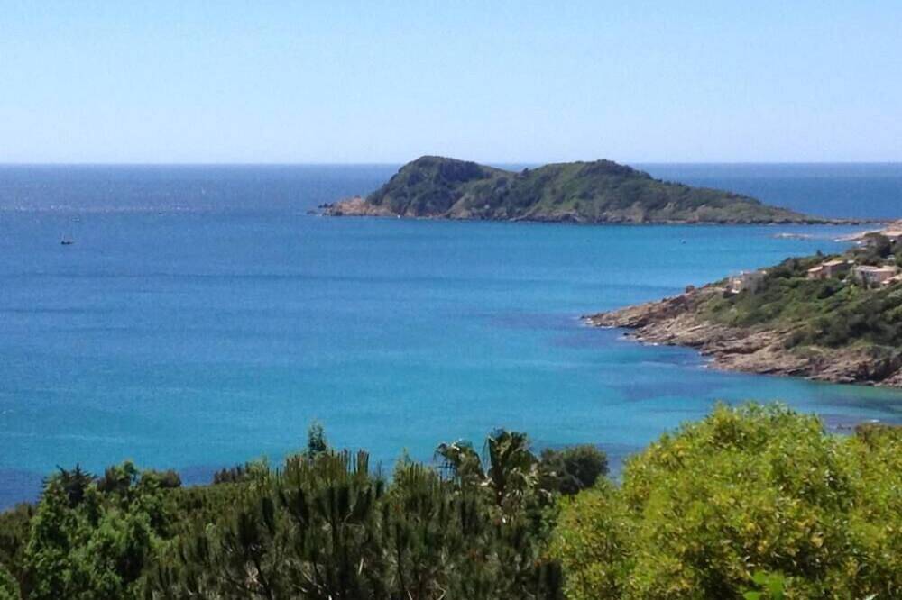 Vue magnifique, calme. Wonderful view, quiet, walking distance to sea 7 mns in l'Escalet, Ramatuelle