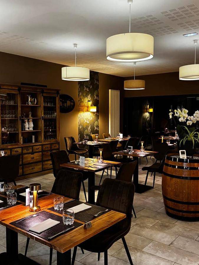 Hôtel pour 4 personnes, avec jardin à Les Hautes-Rivières - 2