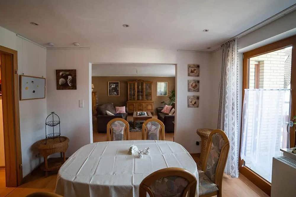 Ganze Wohnung, Appartement/Fewo, Dusche und Bad, Wc, Balkon - Ferienwohnung Am Waldrand in Neuenheerse, Bad Driburg