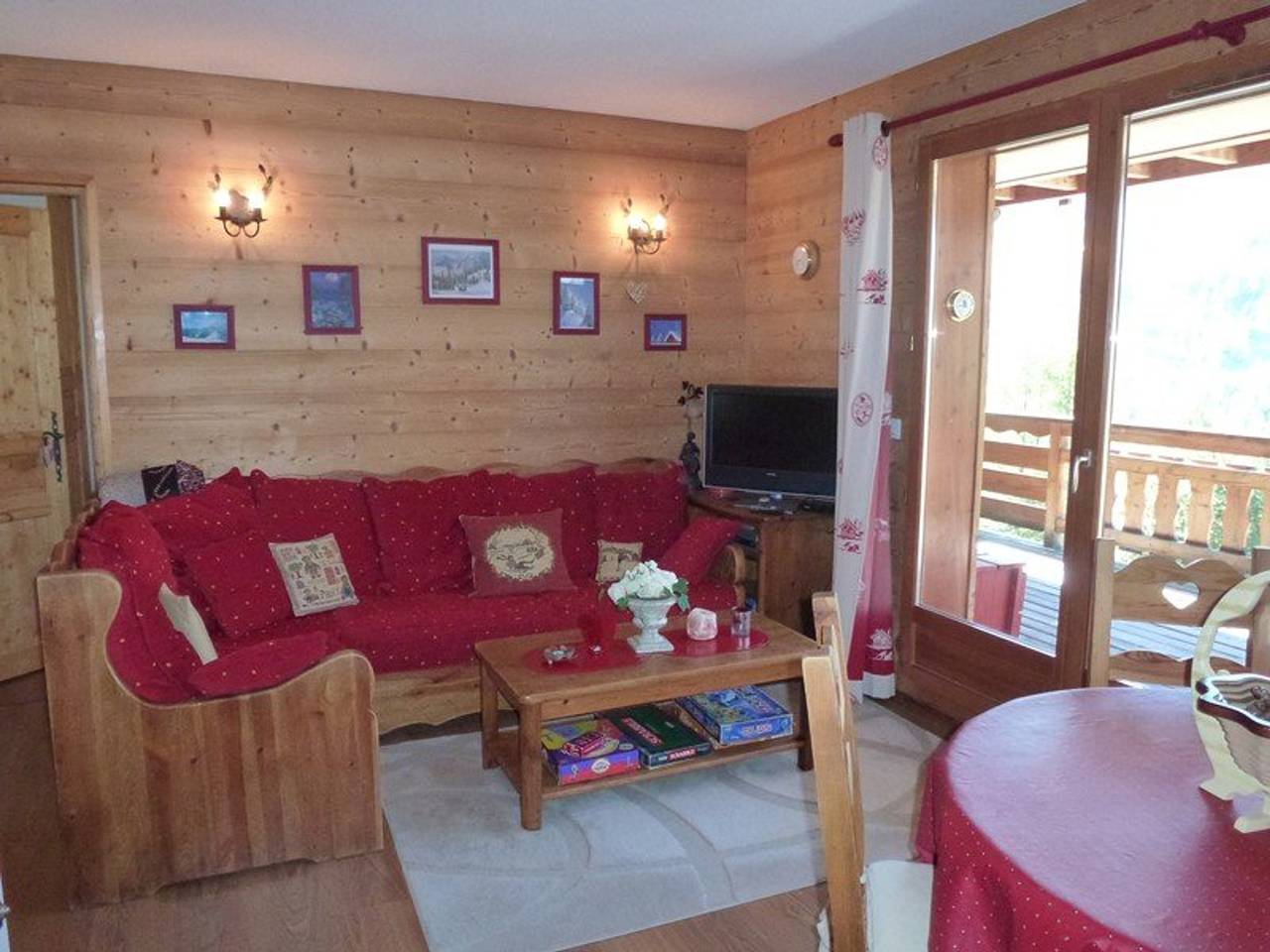 Ganze Wohnung, **Neues, gut ausgestattetes Apartment mit Ski-in/Ski-out und Terrasse** in Isola 2000, Isola