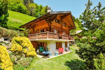 Gîte pour 6 personnes, avec terrasse ainsi que jardin et vue à Val-d'Illiez