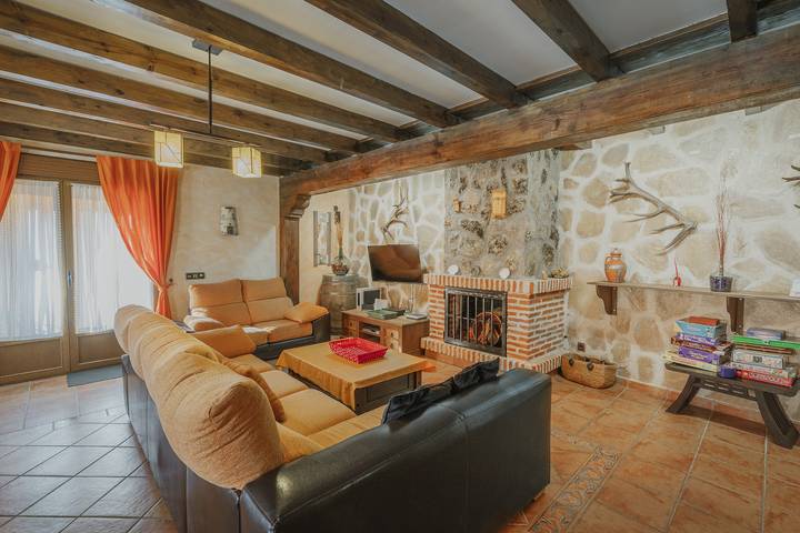 Casa rural con piscina para 12 personas, con balcón y jacuzzi, Familias con niños en Castilla y León - 4