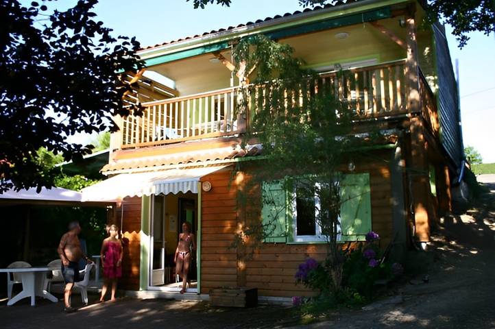 Chalet pour 4 personnes, avec terrasse ainsi que vue sur le lac et jardin, animaux acceptés - 1