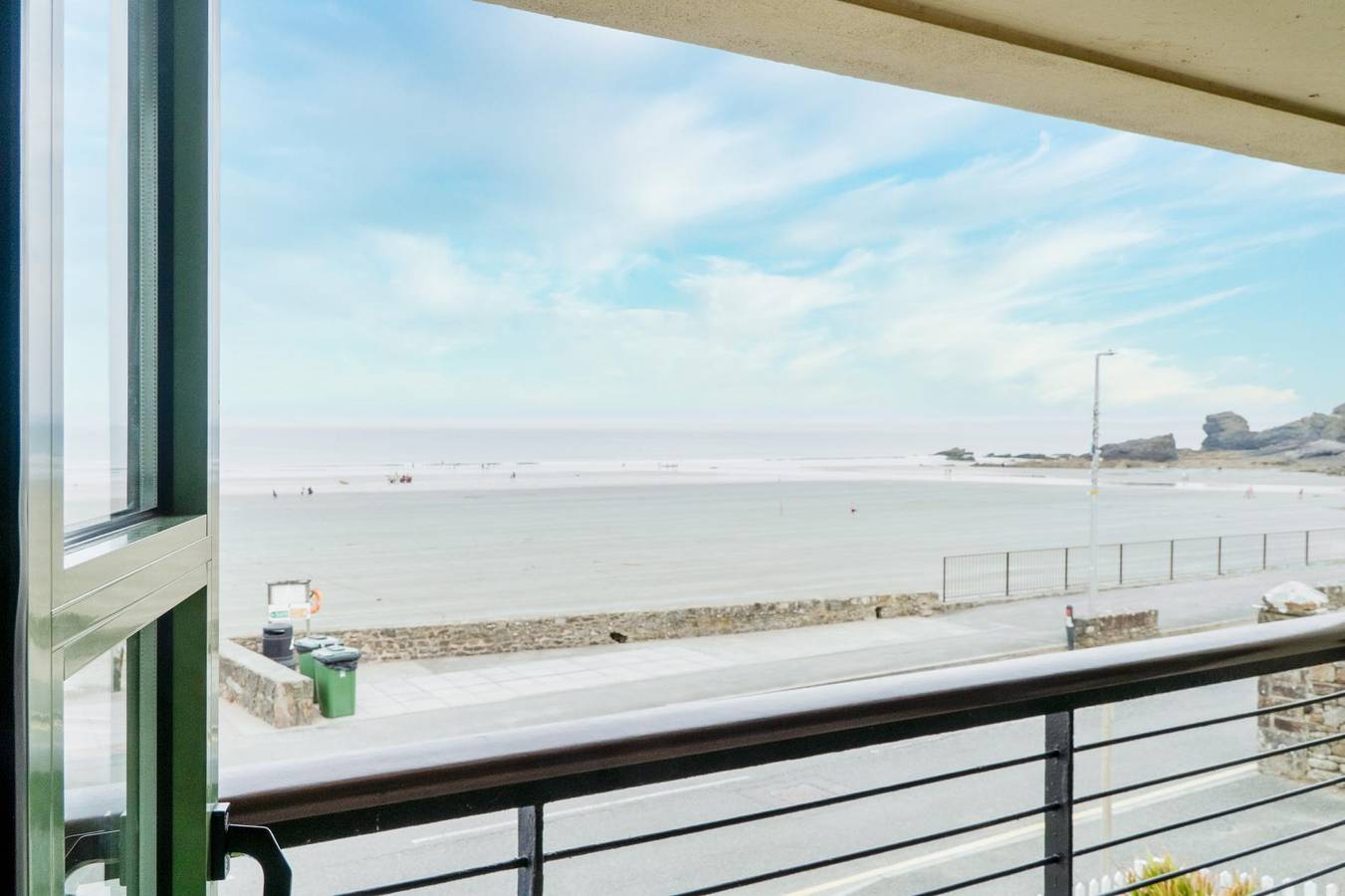 Entire apartment, 3 St Bride's Bay View - 3 Bedroom - Broad Haven in Broad Haven, Pembrokeshire