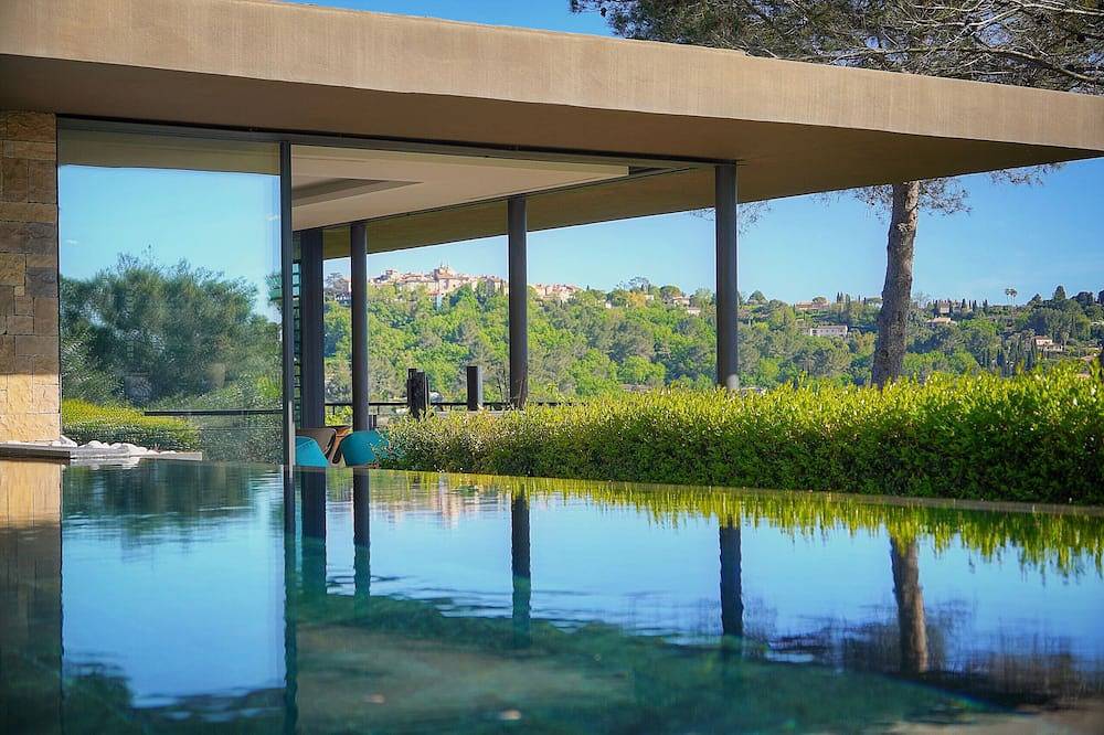 Adrien by Terry's Homes in Mougins, Mittelmeerküste (Frankreich)