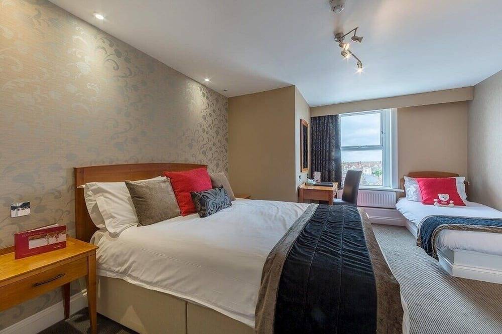 Historic Seaside Room with Breathtaking Views & Central Location in Westcliff-on-Sea, Southend-on-Sea