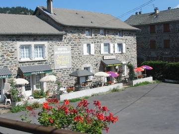 Hôtel pour 4 personnes, avec terrasse et vue à Champclause