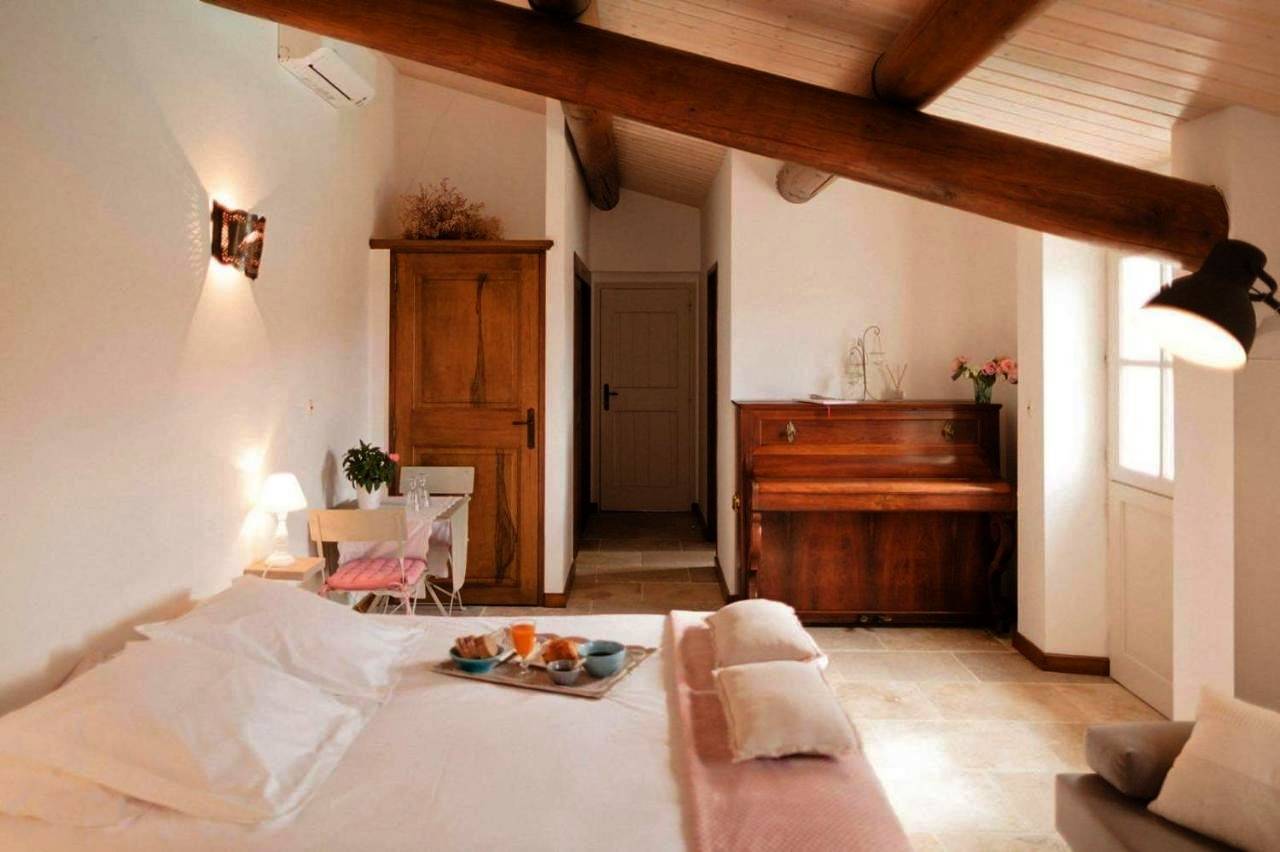 Double Room with Pool View in Villeneuve, Parc naturel régional du Luberon