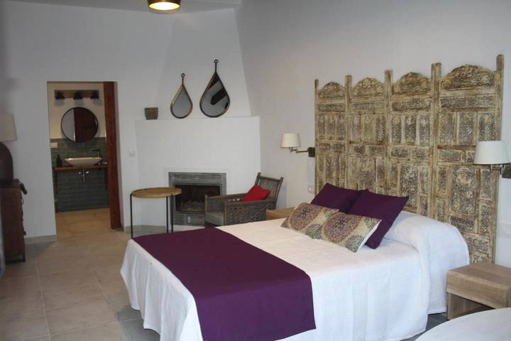 Alojamiento y desayuno para 3 personas, con vistas además de piscina y jardín en Provincia de Almería - 2