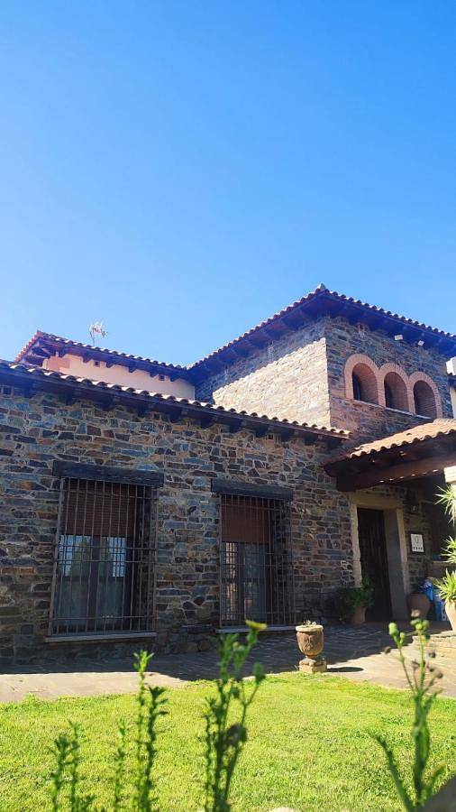 Chalet para 15 personas, con Balcón y Jacuzzi además de Terraza y Jardín en Comarca de Trujillo