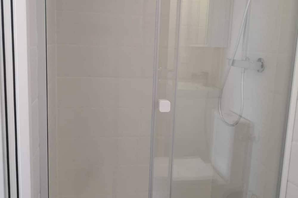 Appartamento intero, Modern studio with magnificent sea view in a quiet, leafy setting in Furiani, Capo Corso