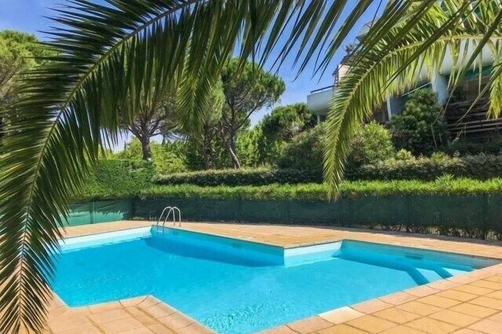 Appartement de vacances pour 4 personnes, avec piscine et jardin