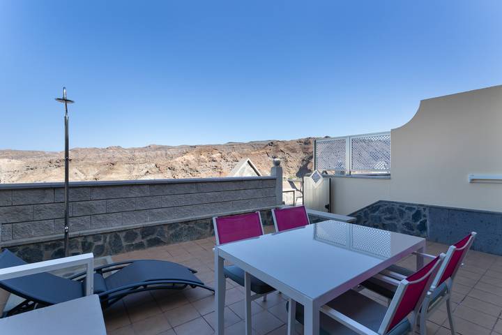 Apartamento inteiro, Apartamento em 'Brisas De Puerto Rico' com Piscina Aquecida, Jacuzzi, Wi-Fi e Ar Condicionado in Puerto Rico (Gran Canaria), Mogán