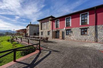 Casa rural para 4 personas, con balcón además de vistas y jardín en Parres