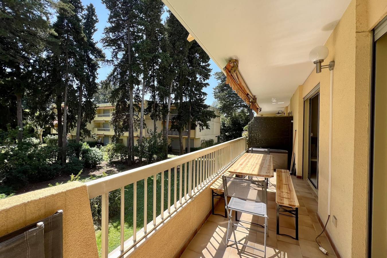 Appartement entier, Appartement avec piscine proche de la mer in Antibes, Côte méditerranéenne (France)
