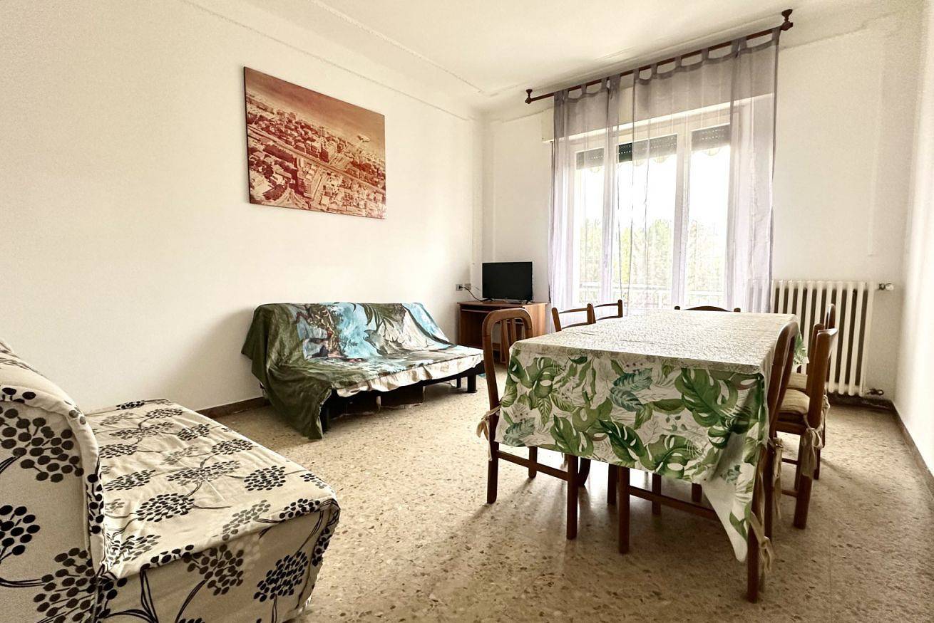 Entire apartment, Se091 - Senigallia, three-room apartment with balcony near the sea in Senigallia, Senigallia (Municipality)