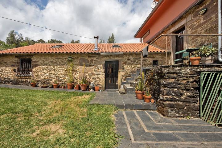 Casa vacanze 'Quinta Das Cavadas' con vista sulle montagne, piscina privata e Wi-Fi in Santa Maria da Feira, Distretto d'Aveiro