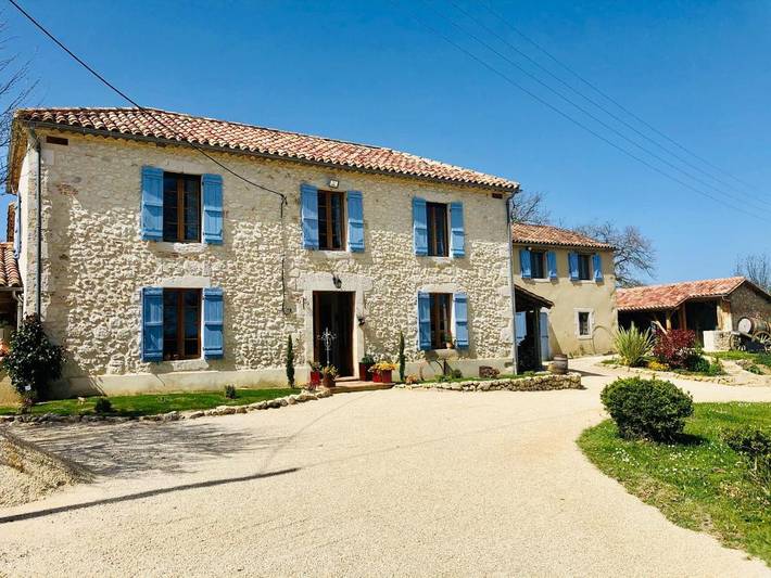 Chambre d’hôte pour 4 personnes, avec vue ainsi que jardin et piscine, animaux acceptés