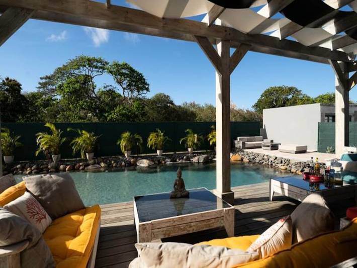 Location de vacances pour 12 personnes, avec piscine et jardin, adapté aux familles dans Pointe-à-Pitre