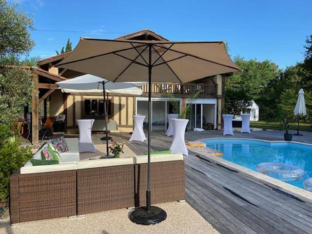 Six-Bedroom House in Lucbardez-et-Bargues, Landes