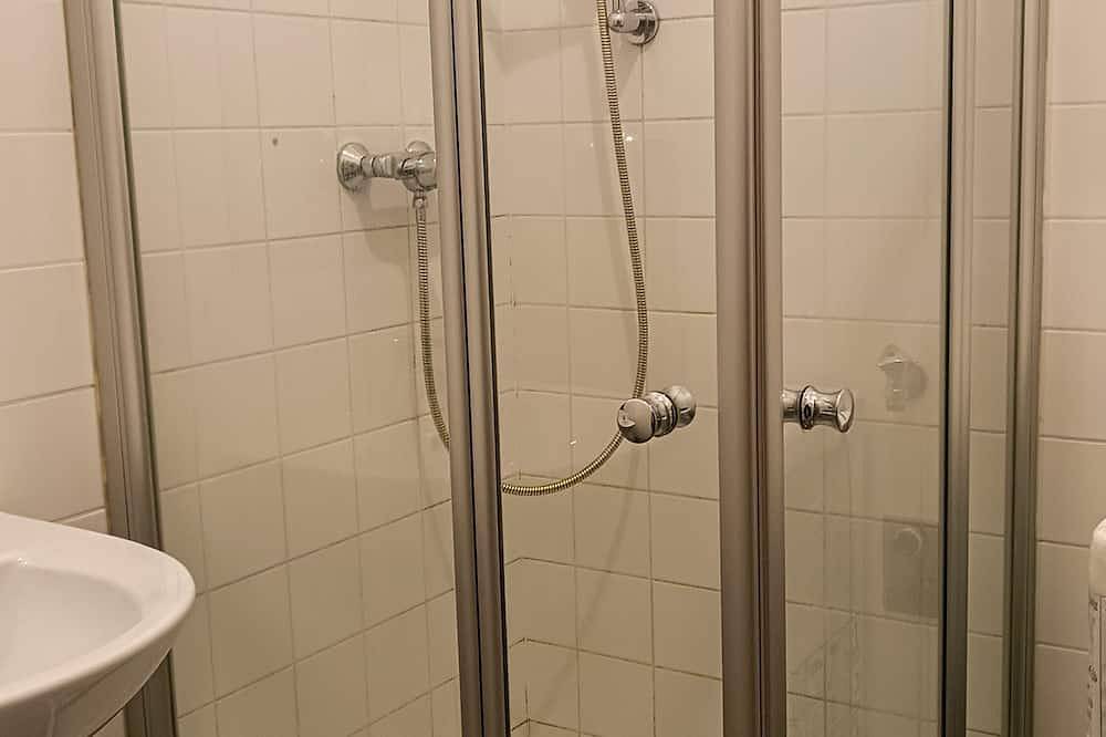 Apartamento entero, Spacious apartment near the main train station in Viena, Donau Niederösterreich