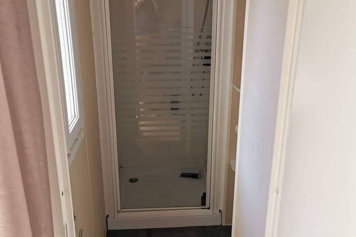 Mobil home pour 6 personnes, avec jardin ainsi que piscine et terrasse à Vic-la-Gardiole - 4