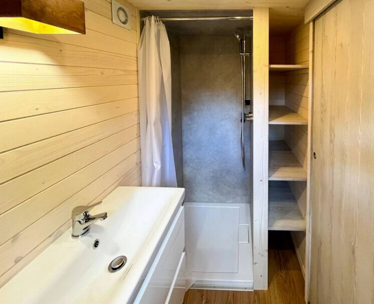 Zecamping 3 étoiles locatif Bbq clim 2 pers in Neuilly-sur-Marne, Sena-Saint Denis