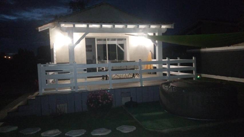 Location de vacances pour 6 personnes, avec jacuzzi et jardin à Pujols (Gironde) - 4