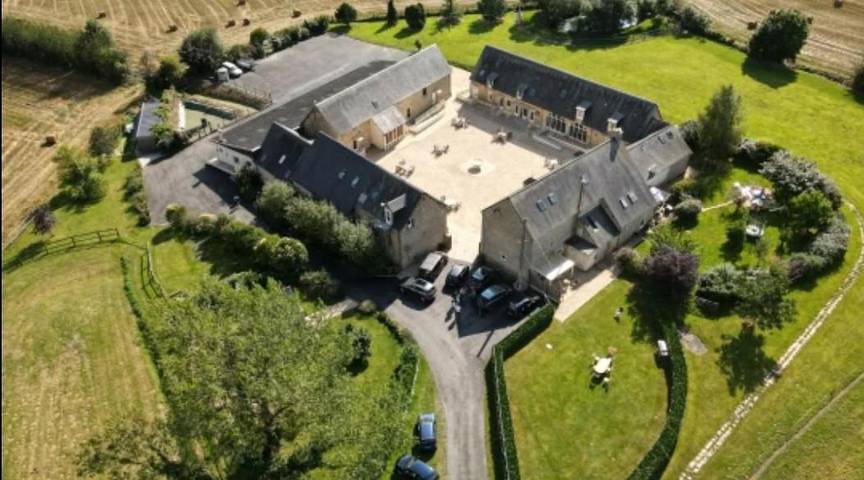Hôtel pour 2 personnes, avec Terrasse ainsi que Jacuzzi et Jardin à Saint-Paul-du-Vernay