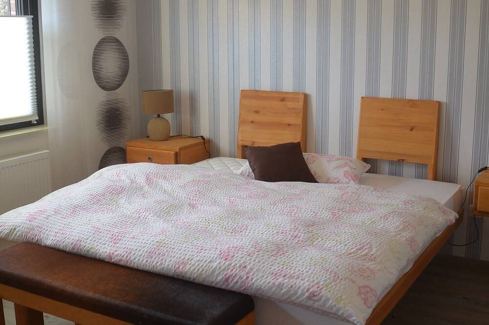 Ganze Wohnung, ! Top ! Ferien-Apartment - modern & perfekt für 2 bis 4 Erwachsene (+ Not-Sofa) in Waren (Müritz), Müritz