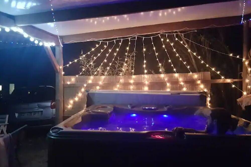 Venez vous ressourcer dans notre Tiny house entre mer et montagne in Gan, Béarn