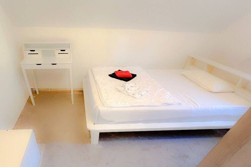 Ganze Wohnung, Ferienwohnung  150 qm mit Dusche für Familien, Business, Handwerker „Casa20200“ in Falkensee, Havelland