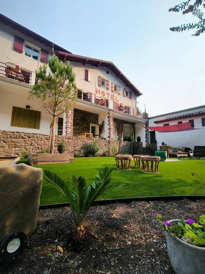 Gîte pour 2 personnes, avec Terrasse ainsi que Jardin et Vue à Arnéguy