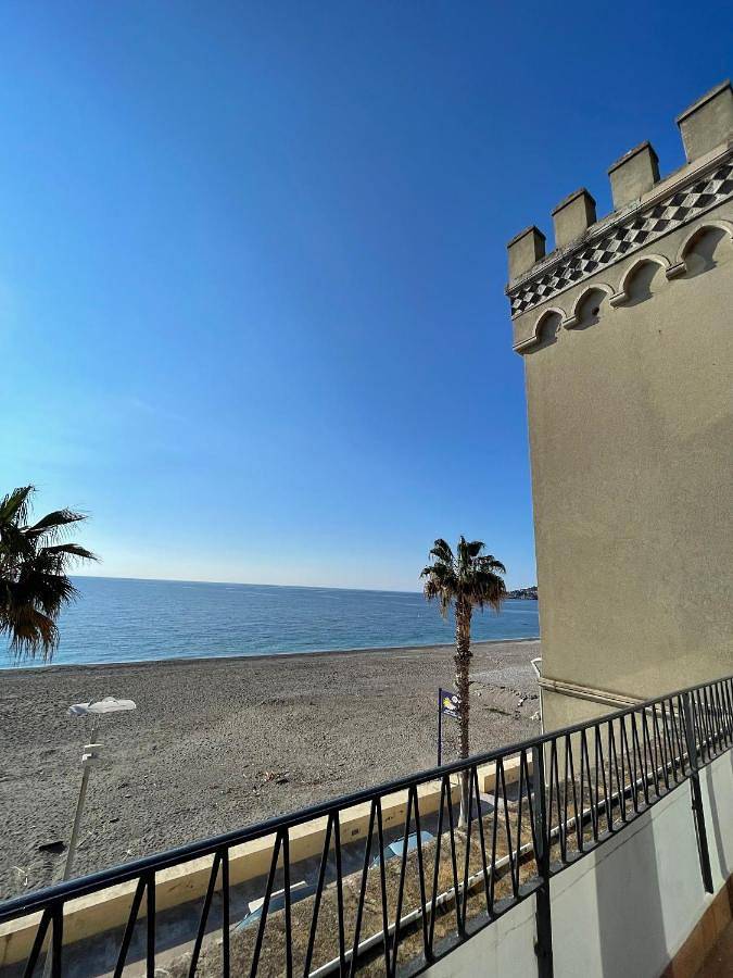 Hôtel pour 2 personnes, avec terrasse à Letojanni - 2
