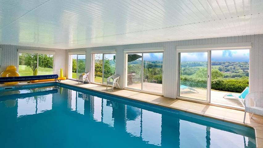 Location de vacances pour 6 personnes, avec Terrasse et Jardin ainsi que Piscine et Vue à Clarbec