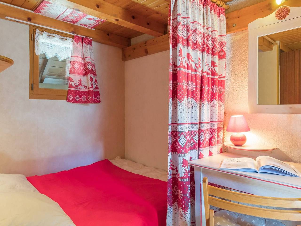 Apartamento entero, Apartamento de montaña con entrepiso y balcón, 5 plazas, Monêtier-les-Bains, cerca de pistas in Le Monêtier-les-Bains, Serre Chevalier