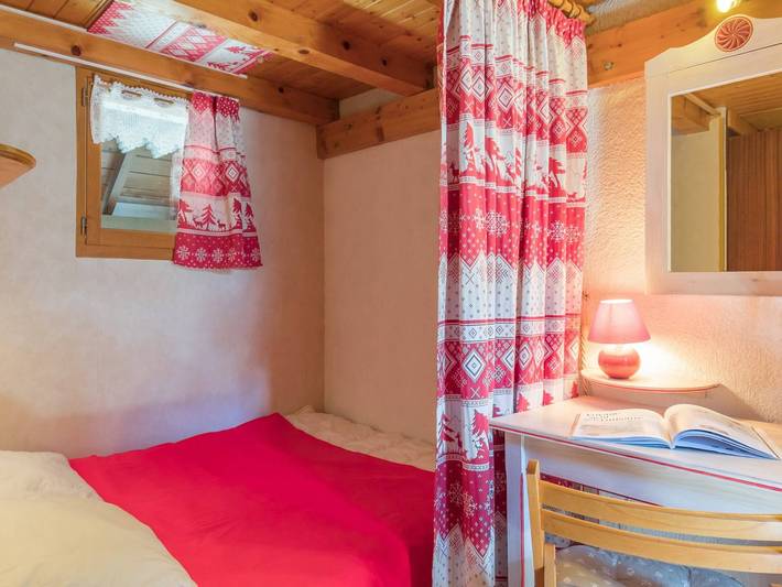 Ganze Wohnung, Gemütliche 2-Zimmer-Wohnung mit Mezzanine und Balkon, Südseite, nahe Zentrum und Pisten, Parkplatz in Le Monêtier-les-Bains, Serre Chevalier