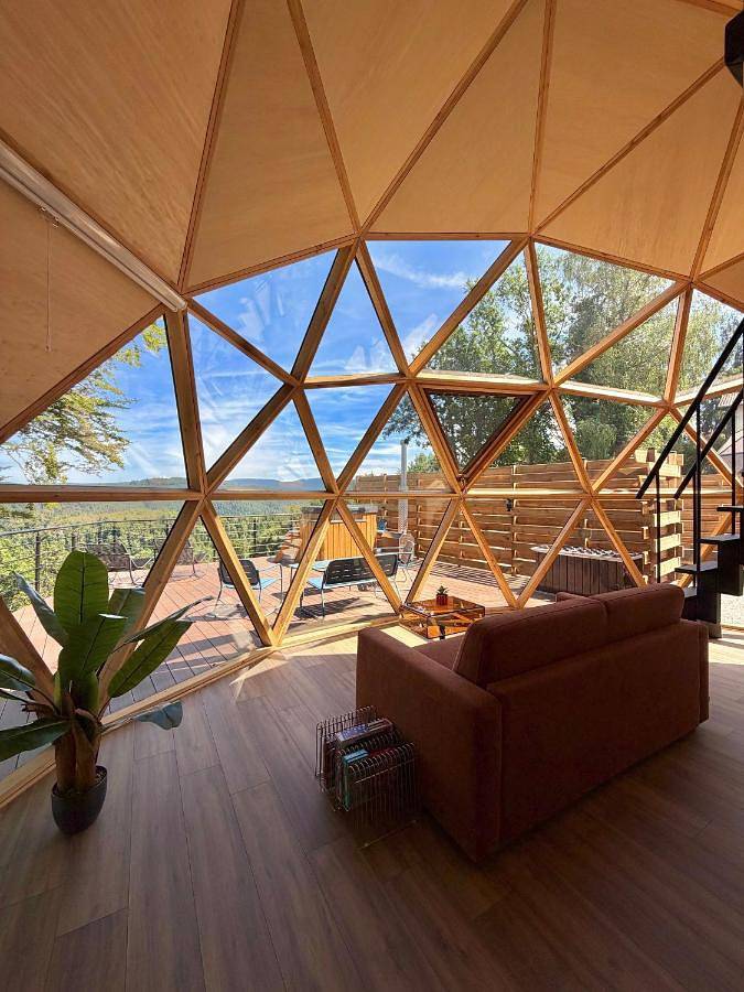 Gîte pour 4 personnes, avec Balcon et Jacuzzi ainsi que Terrasse et Sauna