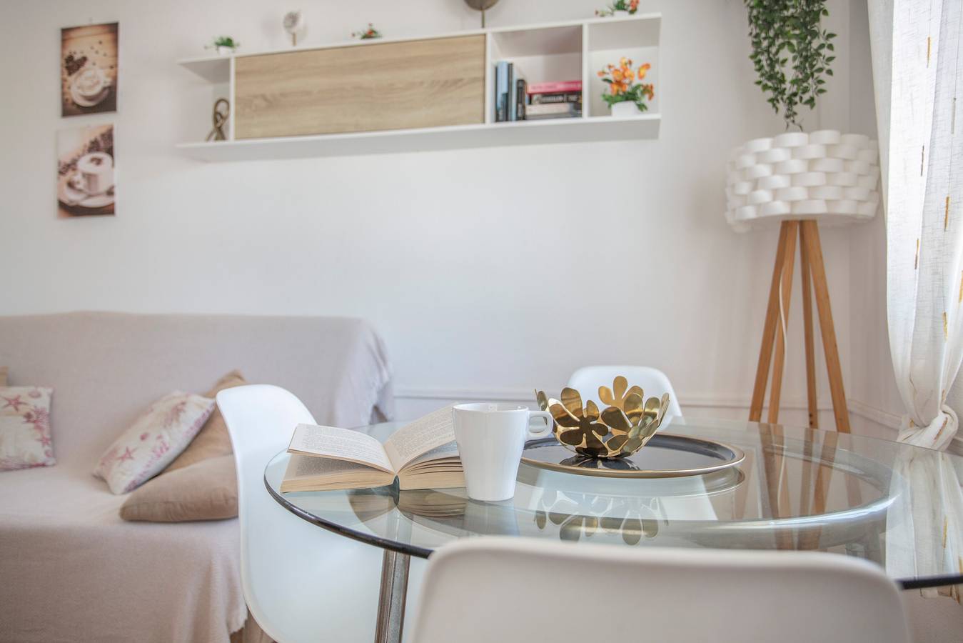 Apartamento entero, Apartamento vacacional 'Popcorn Beach House' con piscina compartida, balcón y Wi-Fi in Corralejo, La Oliva