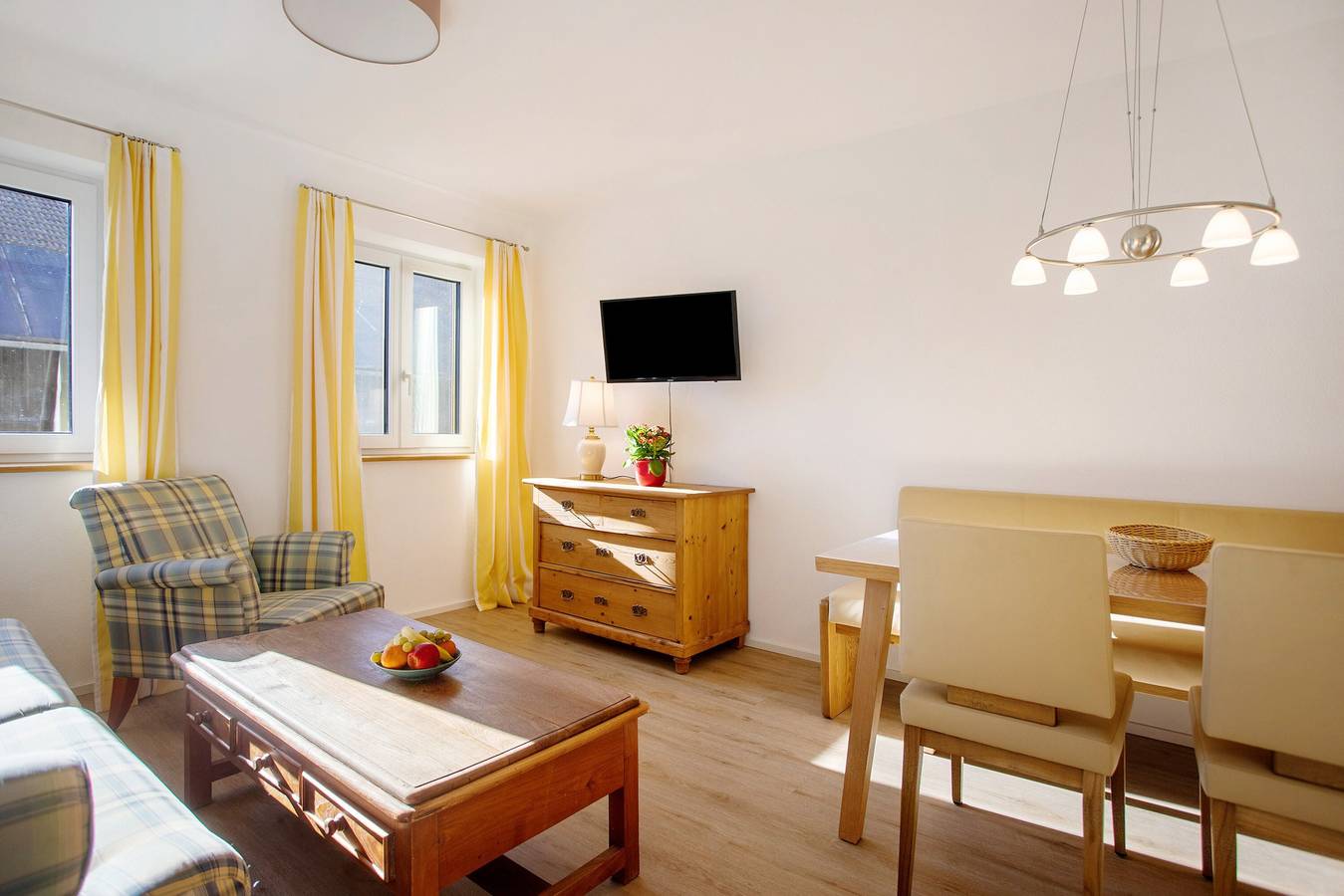 Ganze Wohnung, Ferienwohnung 'Appartement 8' mit Gemeinschaftsterrasse, Gemeinschaftsgarten und Wi-Fi in Kirchseeon, Oberbayern