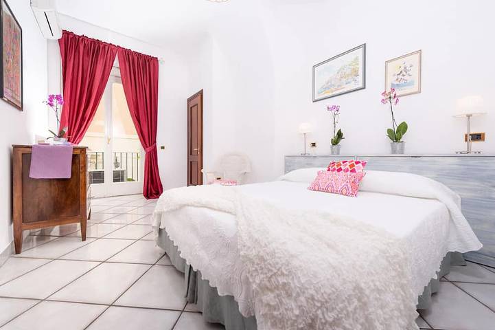Appartement entier, Vicaria, Sea View, a few steps from beach by Amalfivacation.It in Minori, Sorrento Coast