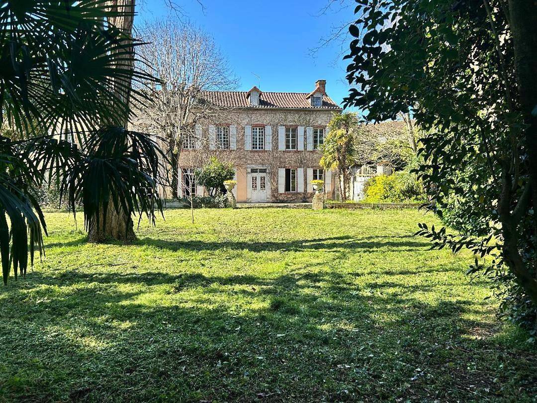 Double Room with Private Bathroom in Vic-en-Bigorre, Hautes-Pyrénées