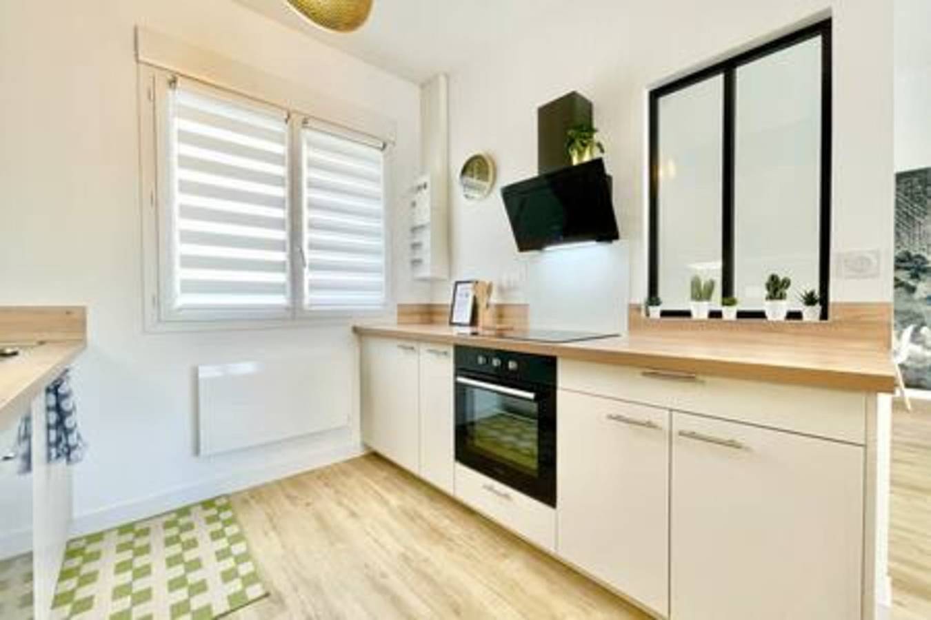 Apartamento entero, The Wild I Close to downtown and the beach  in Saint-Nazaire, Côte de Jade