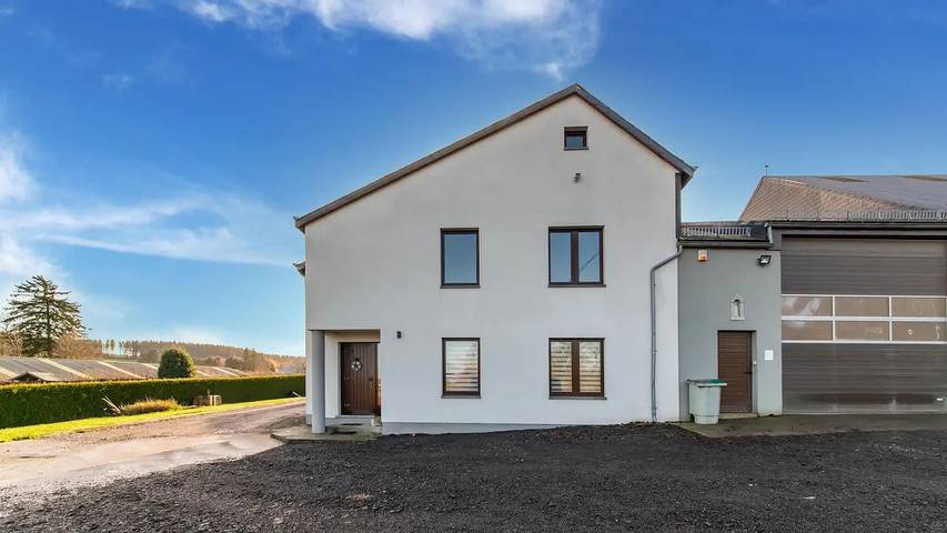Location de vacances pour 7 personnes, avec jardin à Léglise
