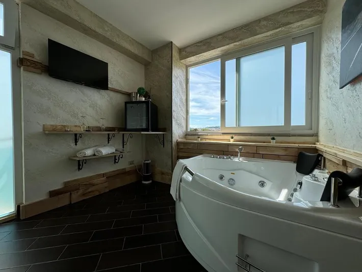 Alojamiento y desayuno para 2 personas, con balcón además de jacuzzi y sauna - 1