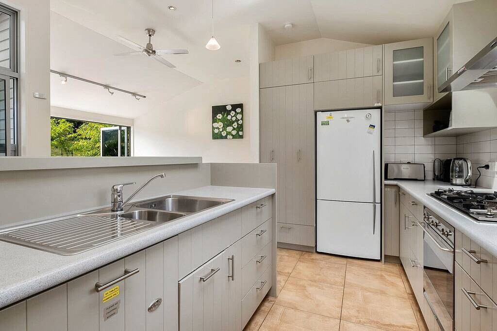 Ruhiger Rückzug | Blick auf die Berge | Weitläufiger Hinterhof | Spa-Verleih zur Verfügung in Queenstown, Otago