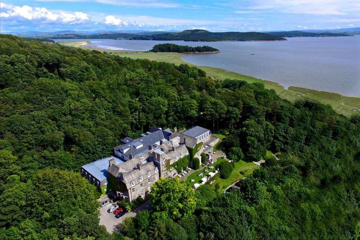 Holiday rental for 2 people, with Terrace and Hot tub as well as Garden and Pool in Grange-over-Sands