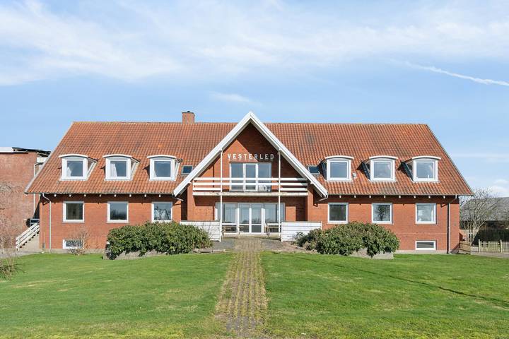 Ferienhaus für 40 Personen, mit Garten und Terrasse sowie Seeblick, mit Haustier