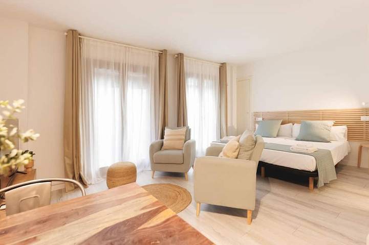 Apartamento entero, Bravissimo Plaça Catalunya 1-2, estudio in Gerona, Gironés